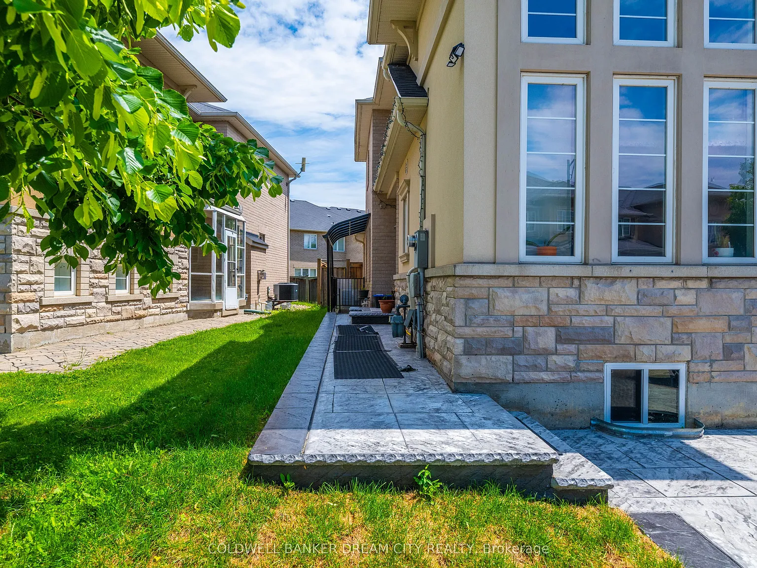 3 bed, $2,150 — Photo 2