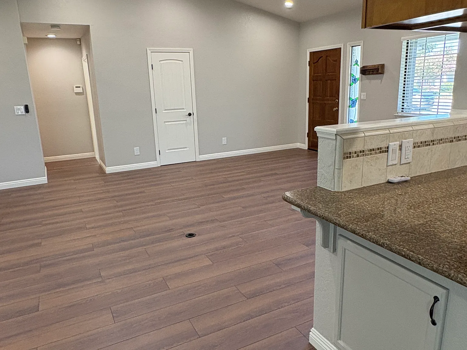 3 bed, 1929 sqft, $2,600 — Photo 4