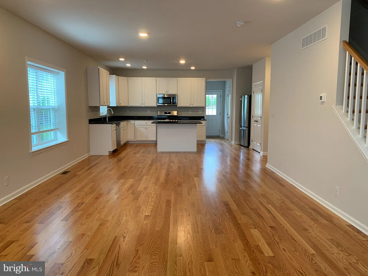 3 bed, 2.5 bath, 1760 sqft, $2,995 — Photo 3