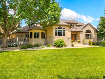 5008 S Pheasant Ln, Sioux Falls, SD, 57108