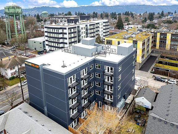 2nd image of 1375 N Killingsworth St #301