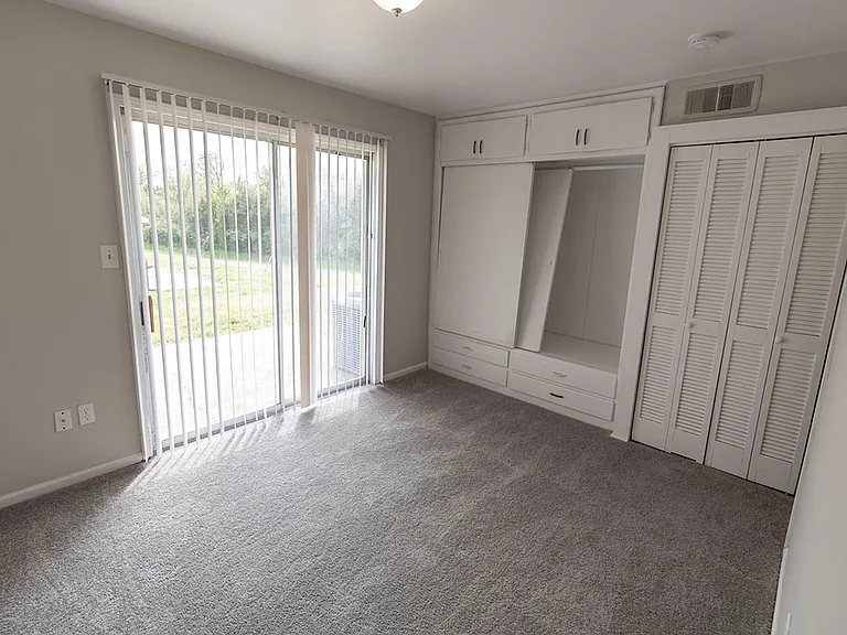 708 W Cunningham Dr #2 — Photo 8