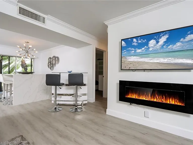 788 Park Shore Dr #E14 — Photo 2
