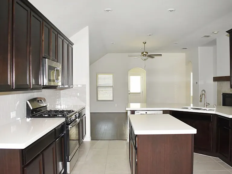 816 Joaquin Way — Photo 4
