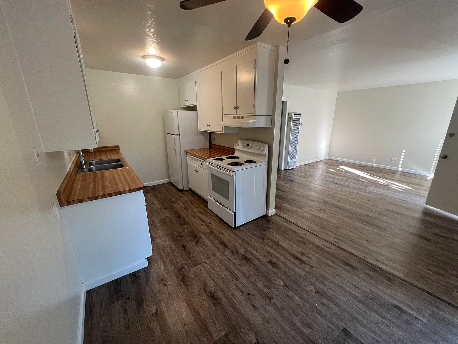 2 bed, 800 sqft, $2,050 — Photo 2