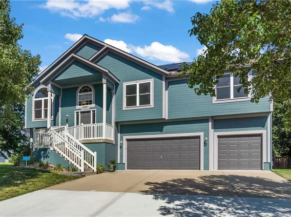 5727 Lakecrest Dr, Shawnee, KS 66218