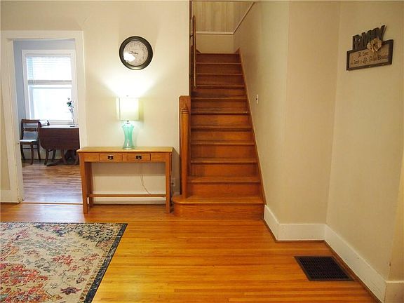 5th image of 11 Larrowe St