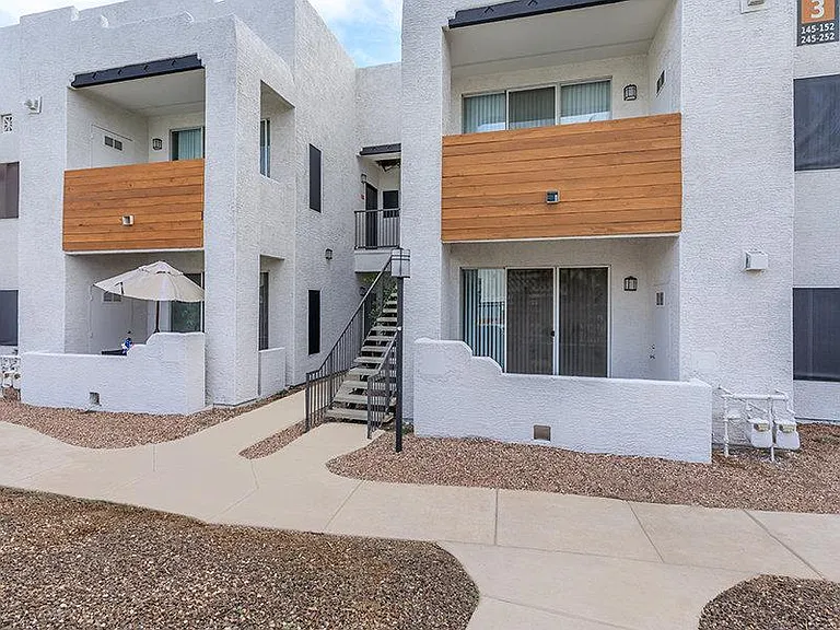The Residences at Palm Valley Apartments — Photo 31
