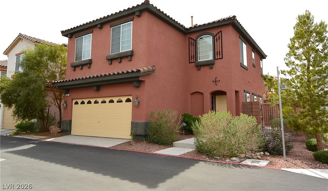 3 bed, 2.5 bath, 1720 sqft, $2,050 — Photo 1