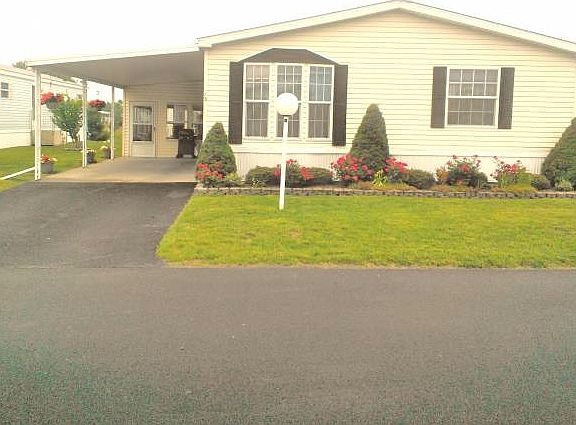 3rd image of 13 Lavender Ln