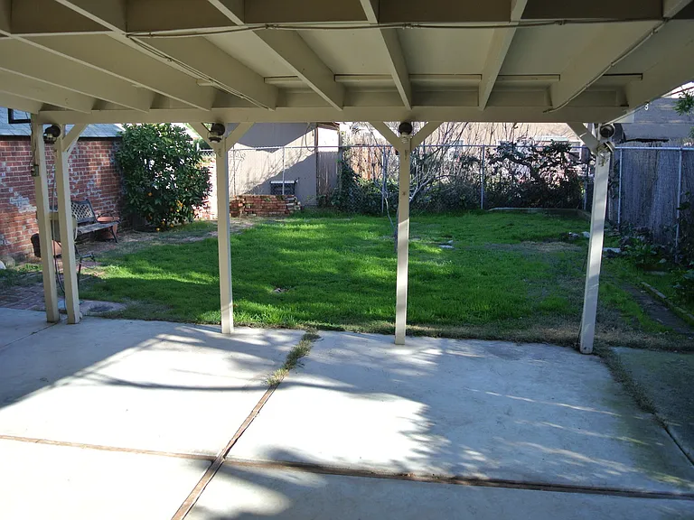 1341 Maple St — Photo 16