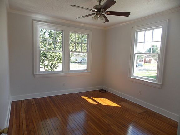 3rd image of 4968 Demontluzin St