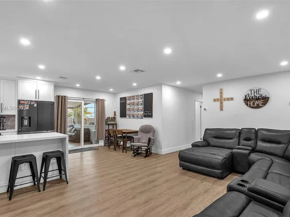 18121 NW 82nd Ave, Hialeah, FL 33015