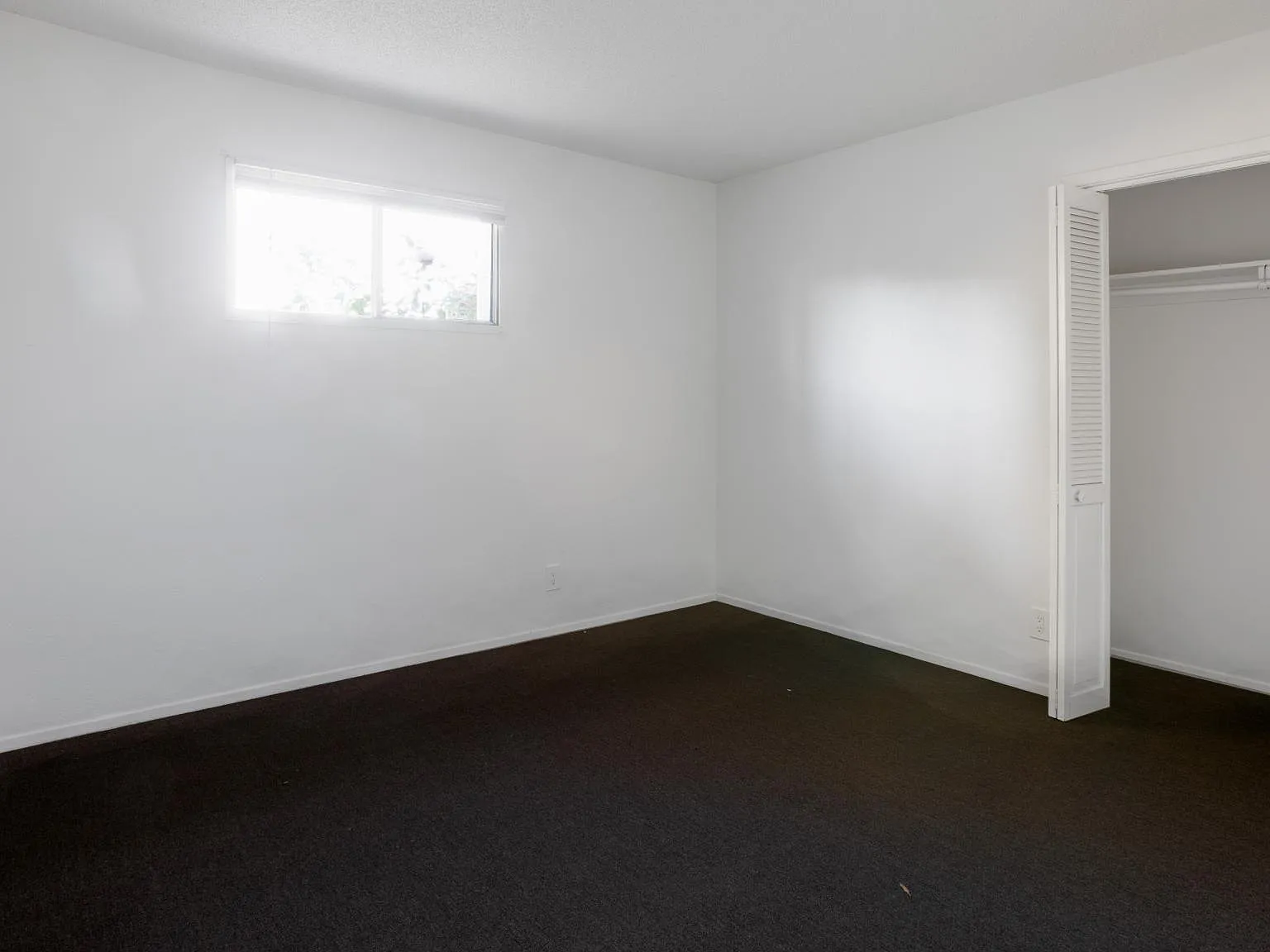 914 W Glendale Ave — Photo 2