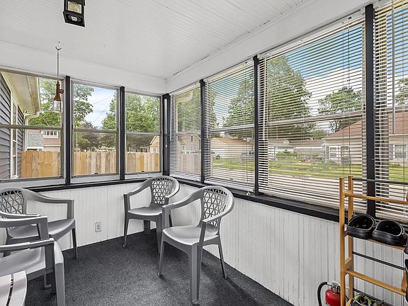 4th image of 1002 Rumely St