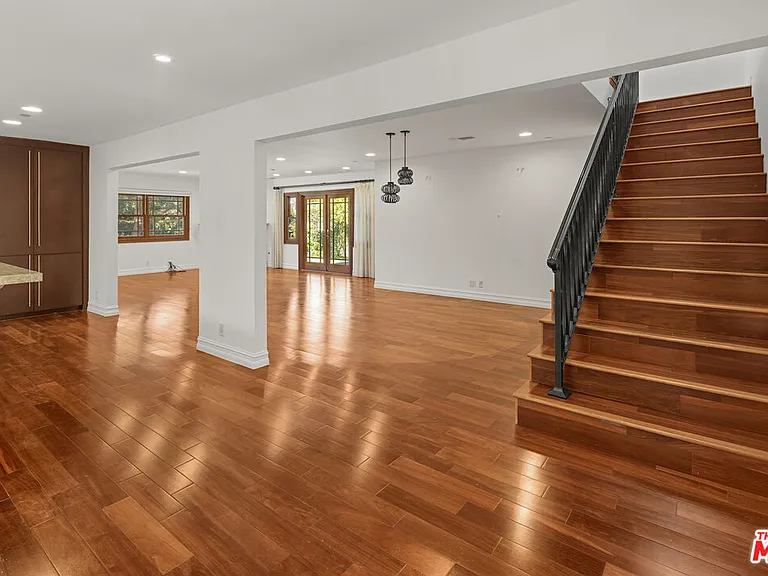 512 N Linden Dr — Photo 9