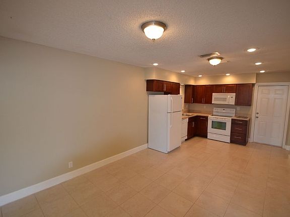 4th image of 9381 NW 33rd Pl