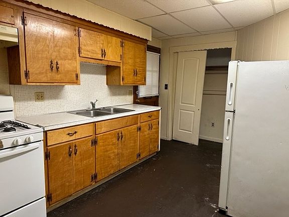 3rd image of 629 N Hanover St APT 3