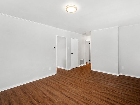 3rd image of 10821 Bellview Dr