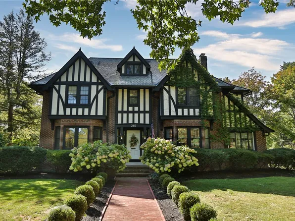 215 Dorchester Rd, Rochester, NY 14610