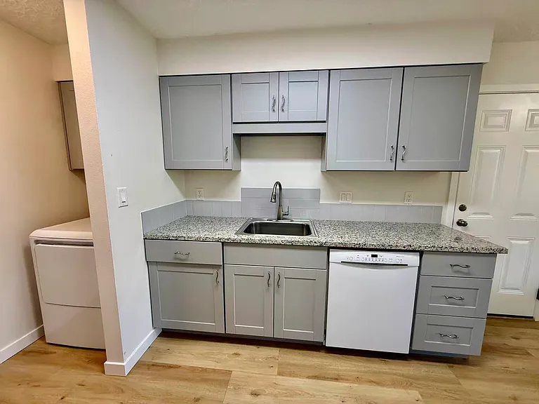 10919 SE 5th St — Photo 5
