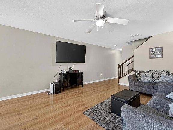 4th image of 37604 Aaralyn Rd
