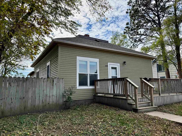 608 W Main St, Vermillion, SD 57069