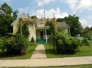 402 Main St NE, Gravette, AR 72736