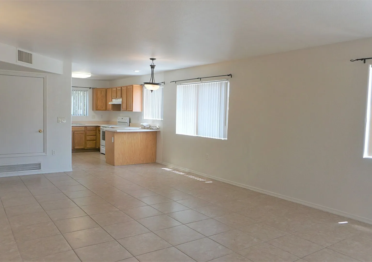 4410 Buena Loma Way Unit B — Photo 2
