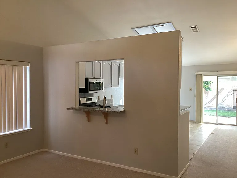 4521 Glimmer Ln — Photo 4