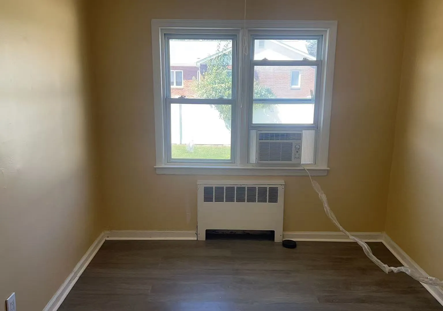 3 bed, 1300 sqft, $700 — Photo 1