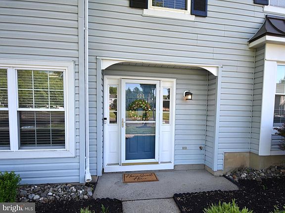 2nd image of 604 Lindsley Ct
