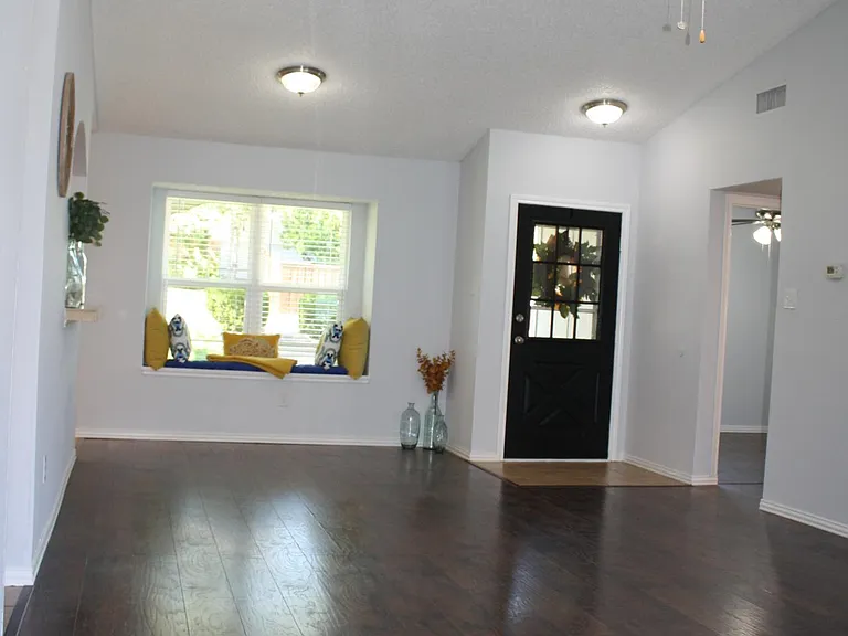 2518 Highdale Dr — Photo 9