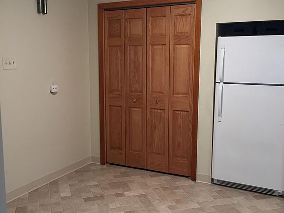 3rd image of 188 Woodward Dr APT A