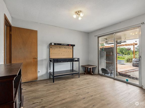 3rd image of 1523 N Pearl Street