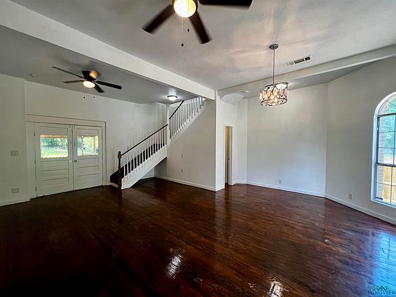4th image of 308 S Chestnut St