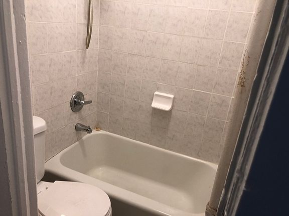 2nd image of 190 Scholes St #4