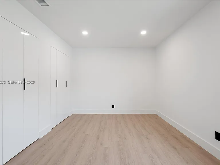 1543 SW 1st Ave — Photo 37