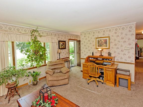 4th image of 3423 Burgoyne Ave
