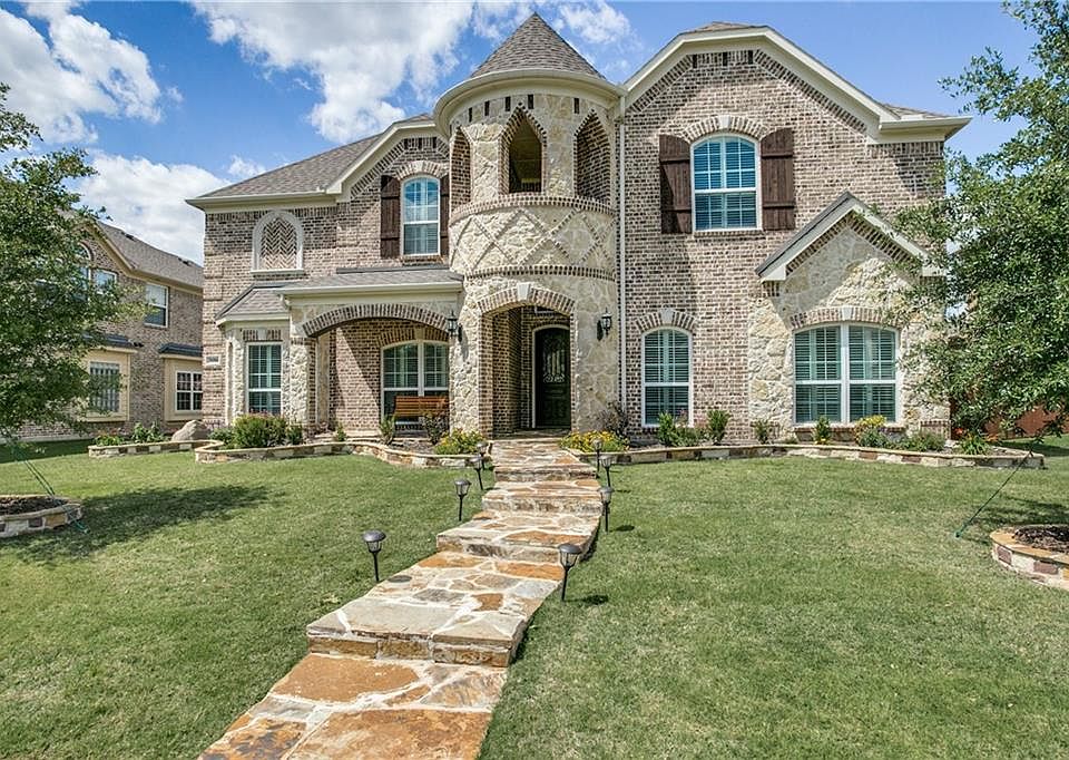 1st image of 3186 McGregor Dr