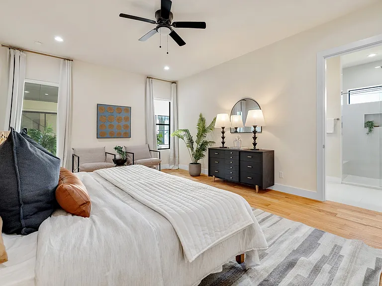 6449 Royalton Dr — Photo 15