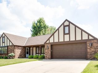 135 Allison Dr, Lincoln, IL 62656