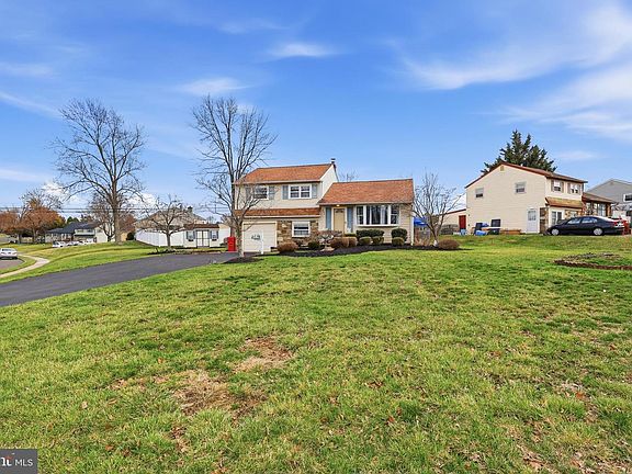 3rd image of 327 S Norristown Rd