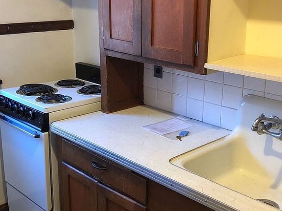 5th image of 440 NE Maiden Ln APT 4