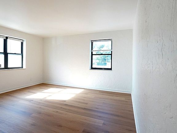 3rd image of 330 Greenlee Rd #8