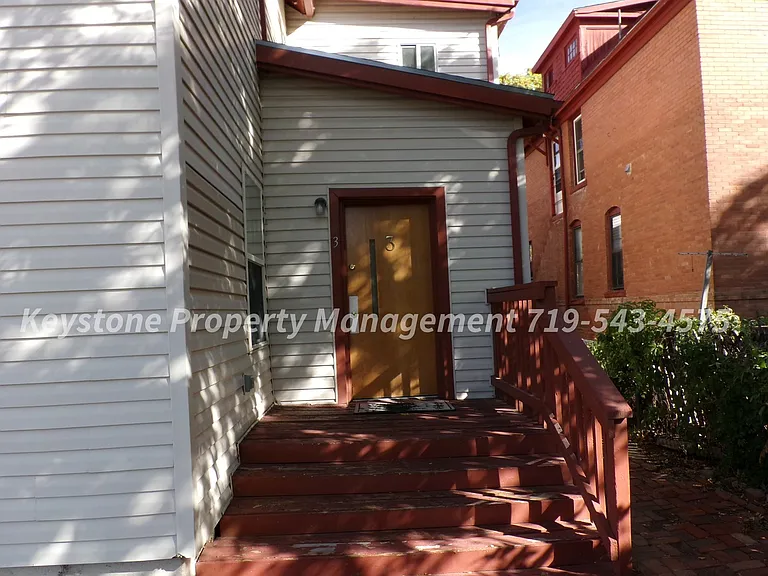 420 W 10th St #3 — Photo 1