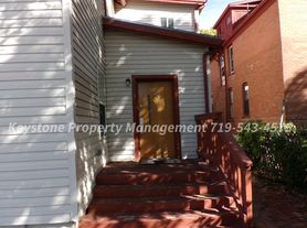 $500 Off Move In Special! Downtown Apartment With Private Entrance $1000/$1000, 2 br / 1.0 ba, $1000