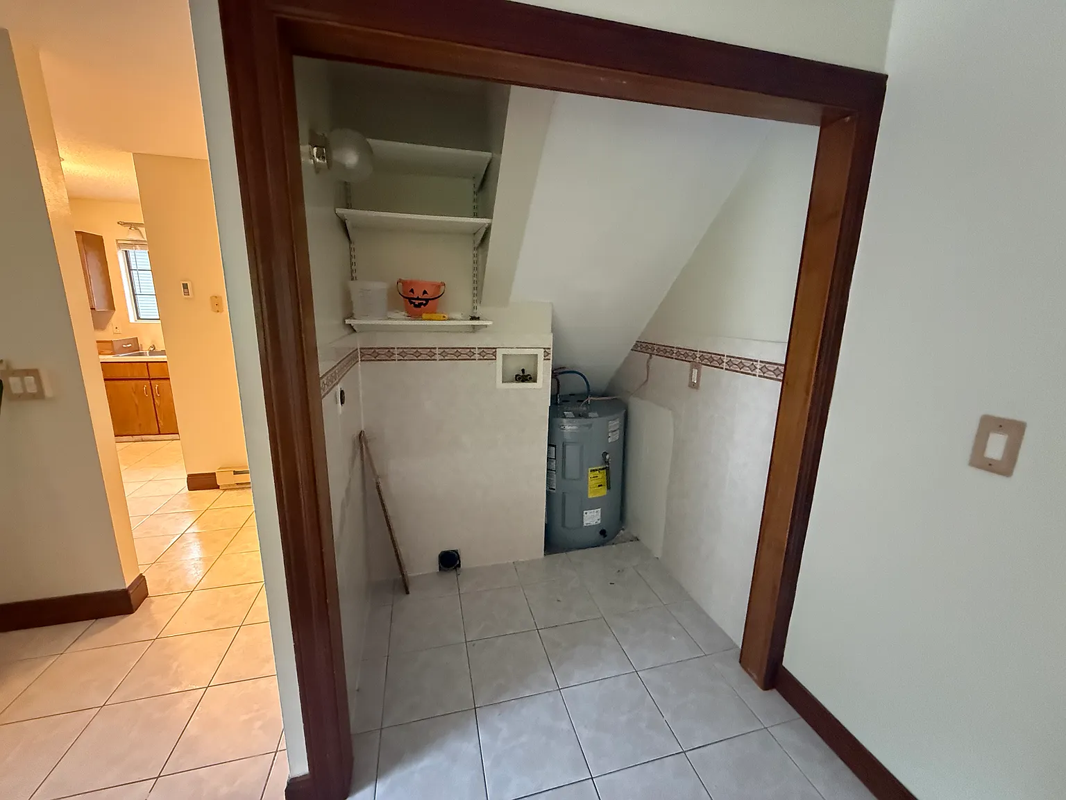 2 bed, 1.5 bath, 1200 sqft, $1,800 — Photo 3