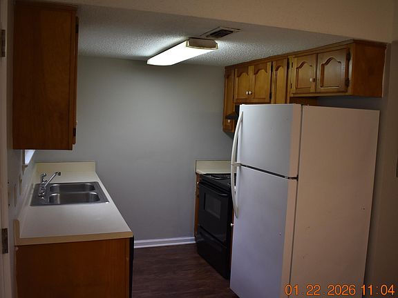 3rd image of 3829 N Ter