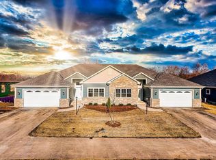 7939 W Stone Ridge Dr UNIT 67-2, Lannon, WI 53046